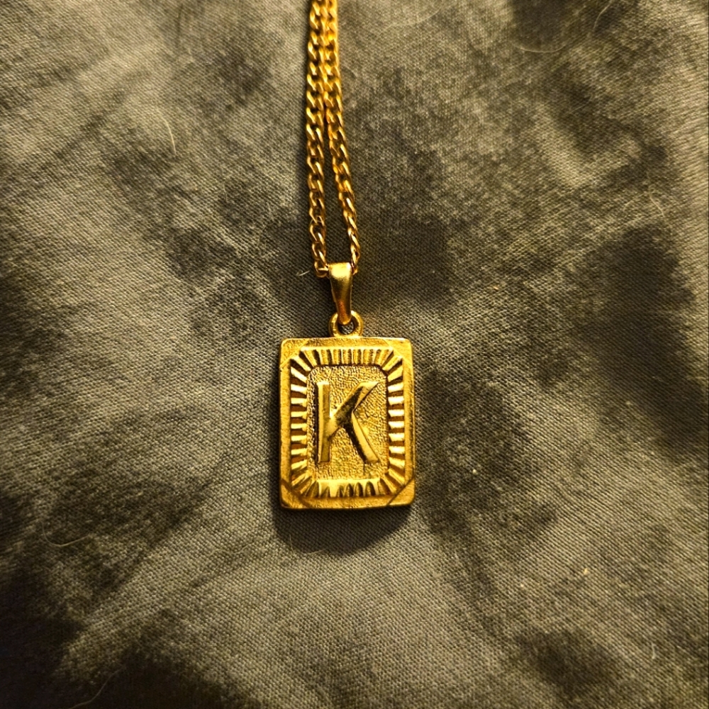 ✨️Gold "K" Pendant necklace✨️